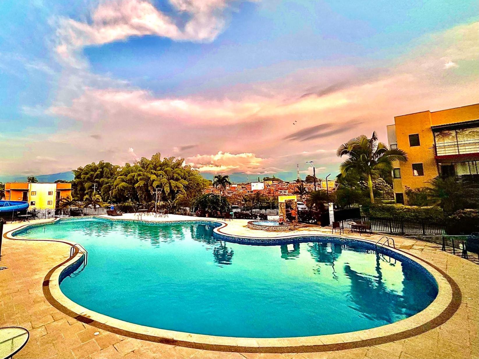 Appartement Privado Vacacional A 5m Del Aeropuerto, 20 Minutos Del Parque Del Cafe Y Centro De Con 4 Piscinas, 3 Jacuzzi, Sauna By Molca Xperiences 2h *