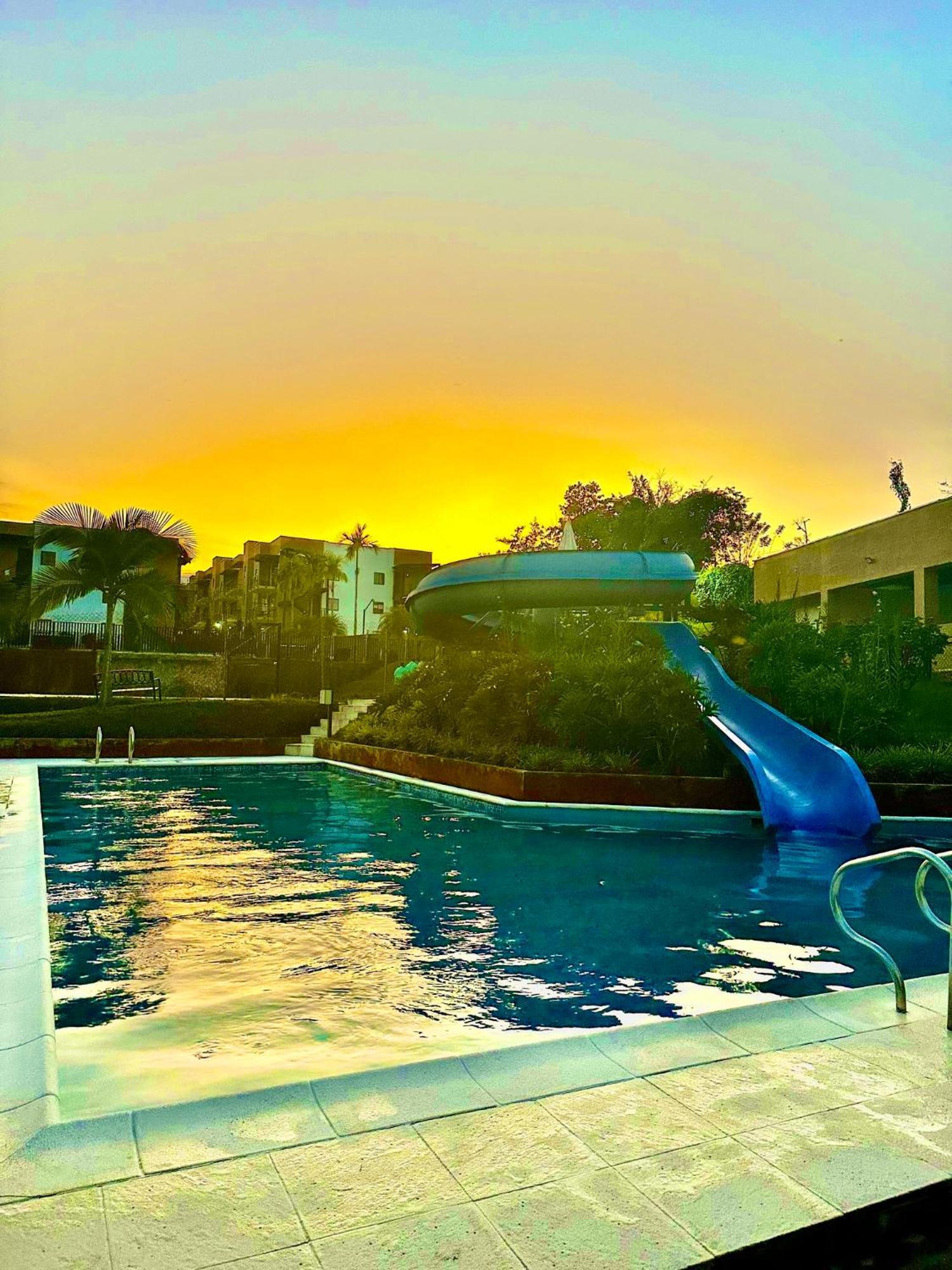 Privado Vacacional A 5m Del Aeropuerto, 20 Minutos Del Parque Del Cafe Y Centro De Con 4 Piscinas, 3 Jacuzzi, Sauna By Molca Xperiences 2h Appartement