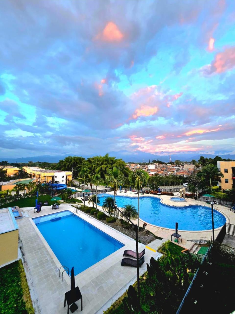 Privado Vacacional A 5m Del Aeropuerto, 20 Minutos Del Parque Del Cafe Y Centro De Con 4 Piscinas, 3 Jacuzzi, Sauna By Molca Xperiences 2h *